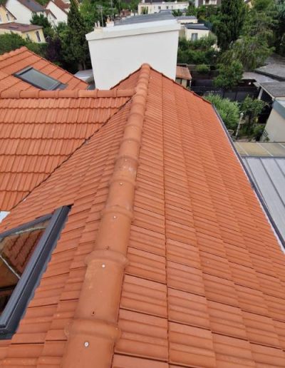 Pose de tuiles faîtière