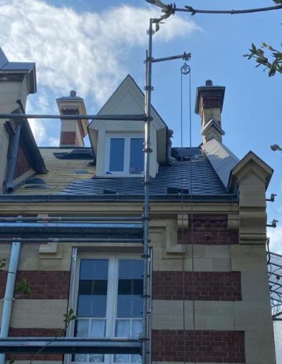 Pose de tuiles en ardoise